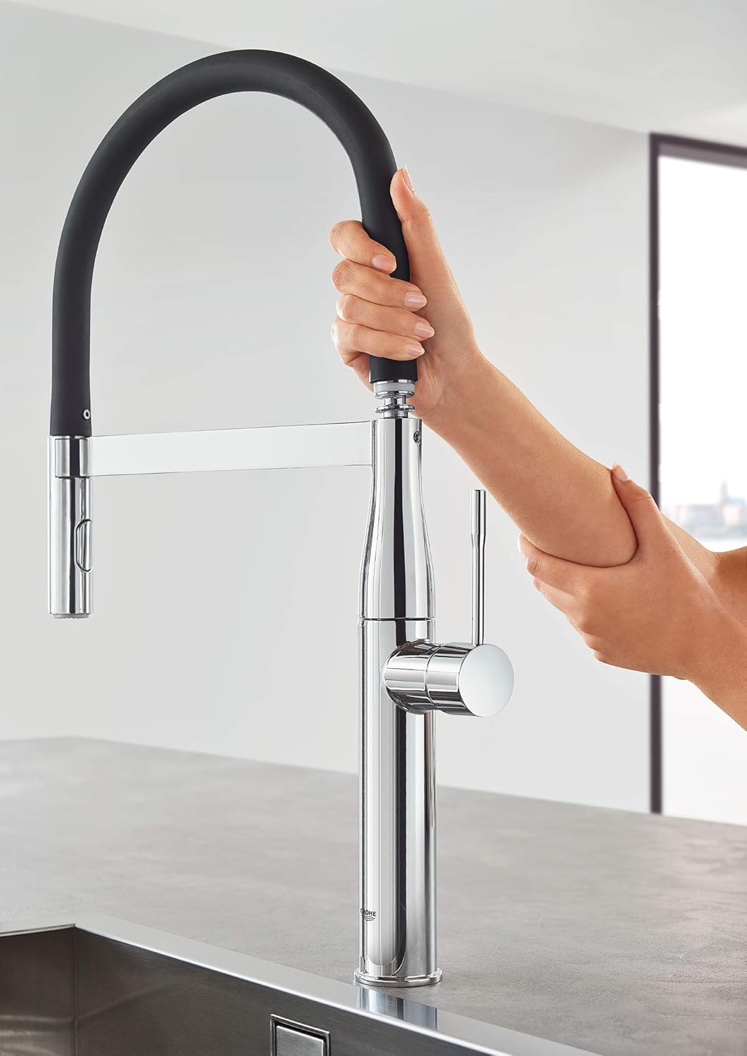 GROHE 30295000 Essence Semi-Pro Einhand-Küchenspüle Wasserhahn mit herausziehbarem Sprühkopf, Messin