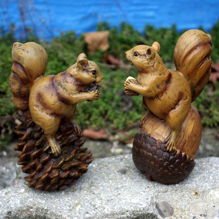 GeKi Trend Eichhörnchen Paar Dekofigur Garten 2er Set in Holz-Optik wetterfest 14 cm und 15 cm gross