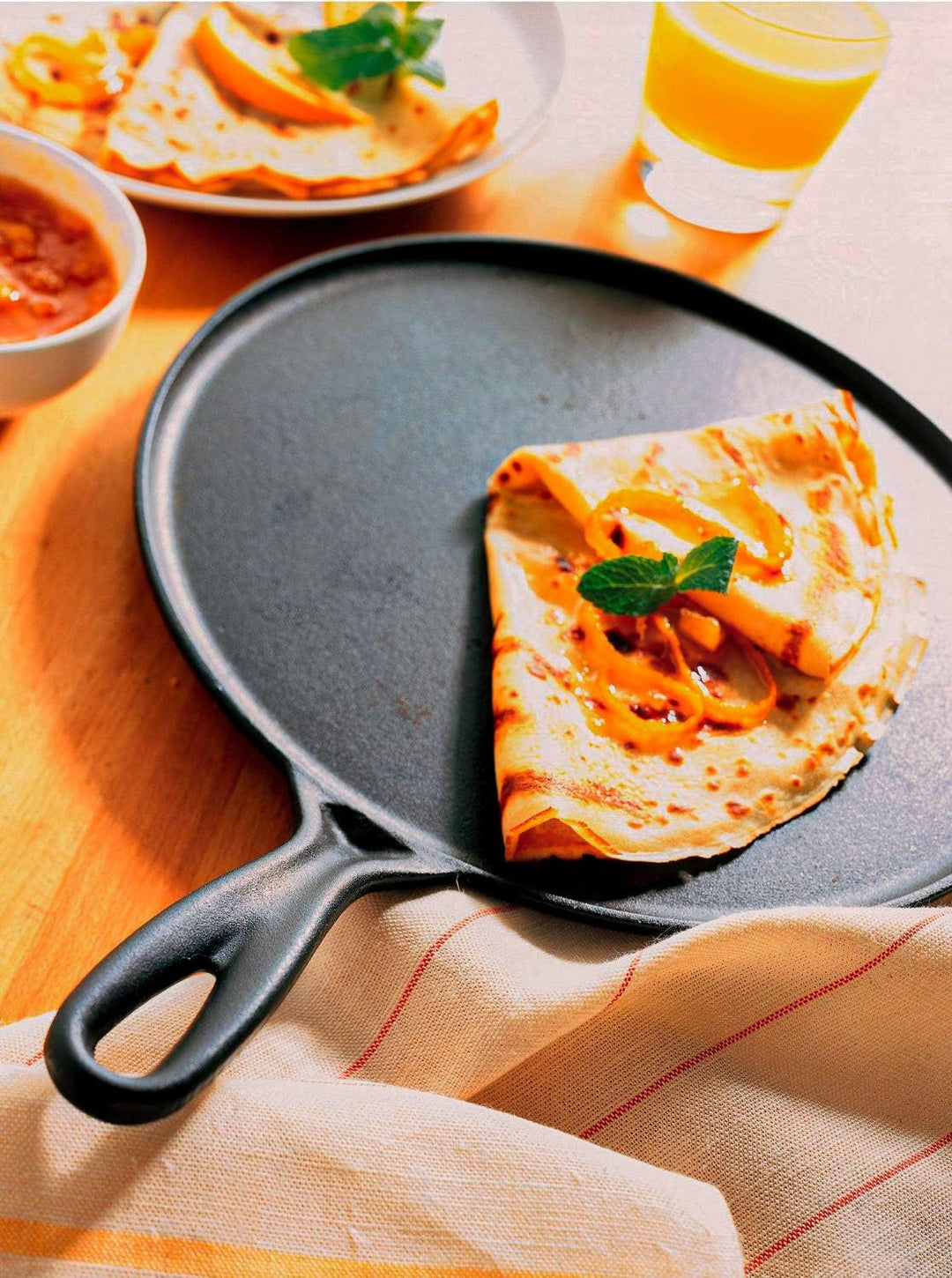 Le Creuset Gusseisen-Crêpespfanne, Inkl. Holzschieber, Ø 27 cm, Rund, Für alle Herdarten inkl. Induk