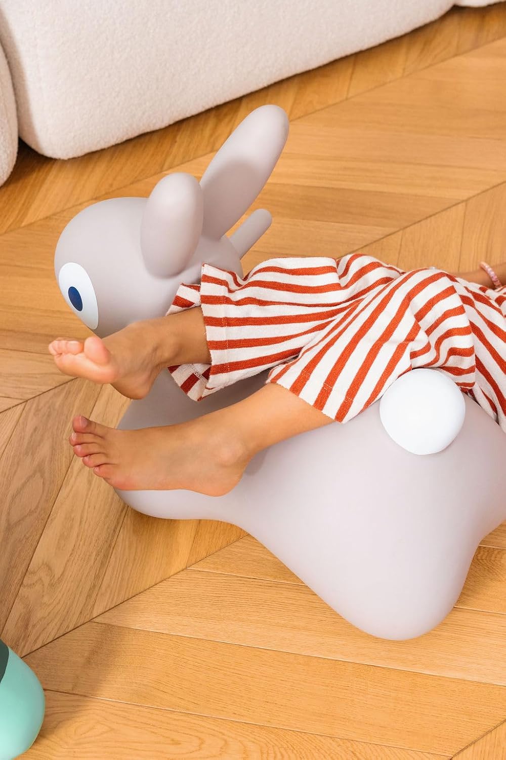 Quut Hoppi Bunny Hüpftier ab 18 Monaten – Aufblasbares Reittier für Kinder, Inkl. Pumpe – Hüpfspielz