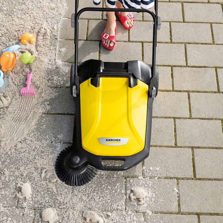 Kärcher Kehrmaschine S 4 (Flächenleistung: 1800 m²/h, 1 Seitenbesen, Kehrbehälter: 20 l, Arbeitsbrei