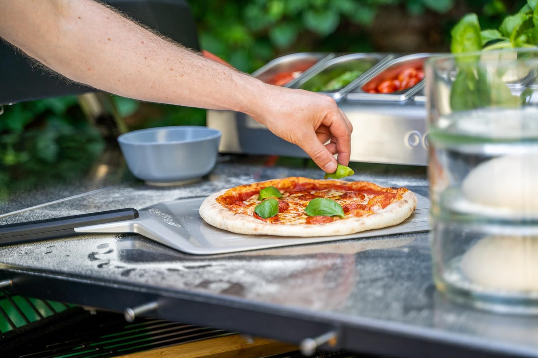 Ooni Pizzaschaufel 35 cm – Pizzaschieber aus superglattem Aluminium mit langem Griff – Pizzaschaufel