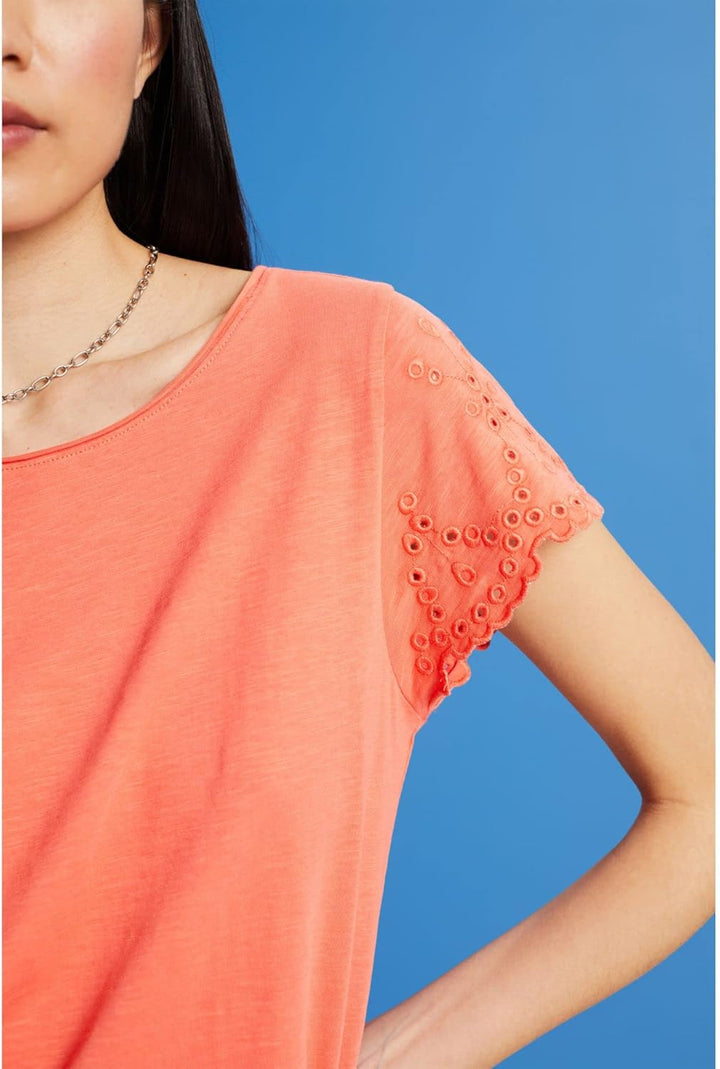 ESPRIT Baumwoll-T-Shirt mit Lochstickerei am Ärmel