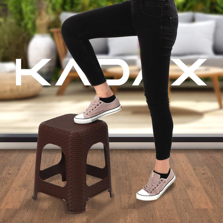 KADAX Hocker aus Kunststoff, Tritthocker bis 120 kg, Rattanhocker mit Antirutschfüssen, Badhocker, W
