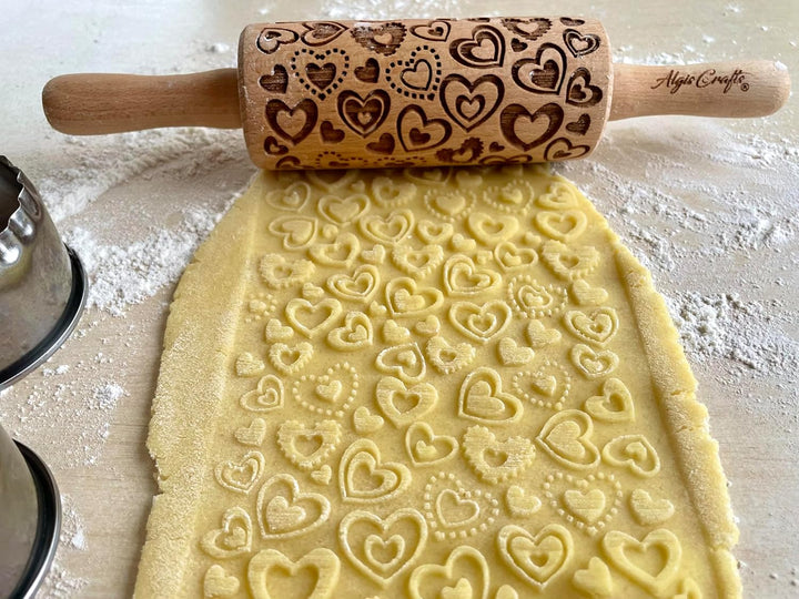 SCHÖNER TAG 3-er SET mit HERZEN, PAISLEY und FRÜHLING Muster. Nudelholz für hausgemachtes Gebäck. Nu