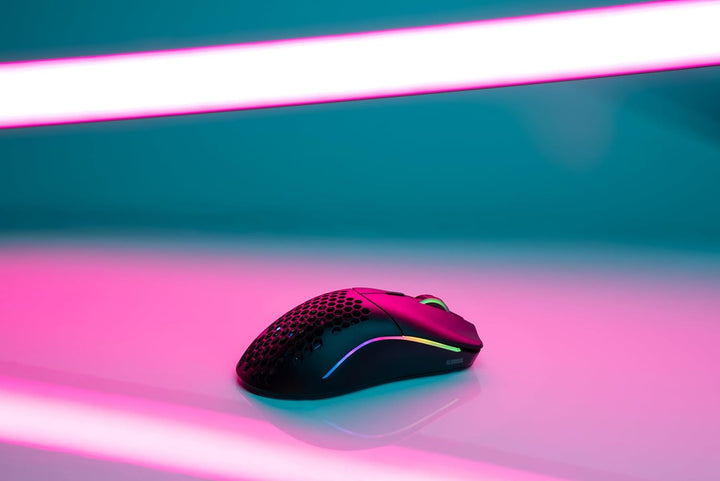 Glorious Gaming Model O- (Petite) Wireless Souris de jeu sans fil - Superlégère, conception nid d’ab