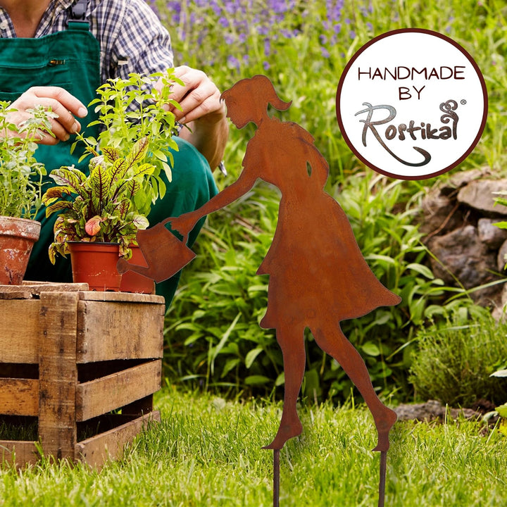 Rostikal Gartenstecker Gärtnerin 60 cm – Perfekte rostige Rostfigur als Beetstecker, wetterfeste Gar