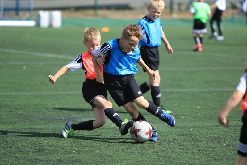 SPORTSBIBS Fussball Leibchen Set 10 Stück: 2 Farben - 5 von jeder Farbe, für Kinder und Erwachsene,