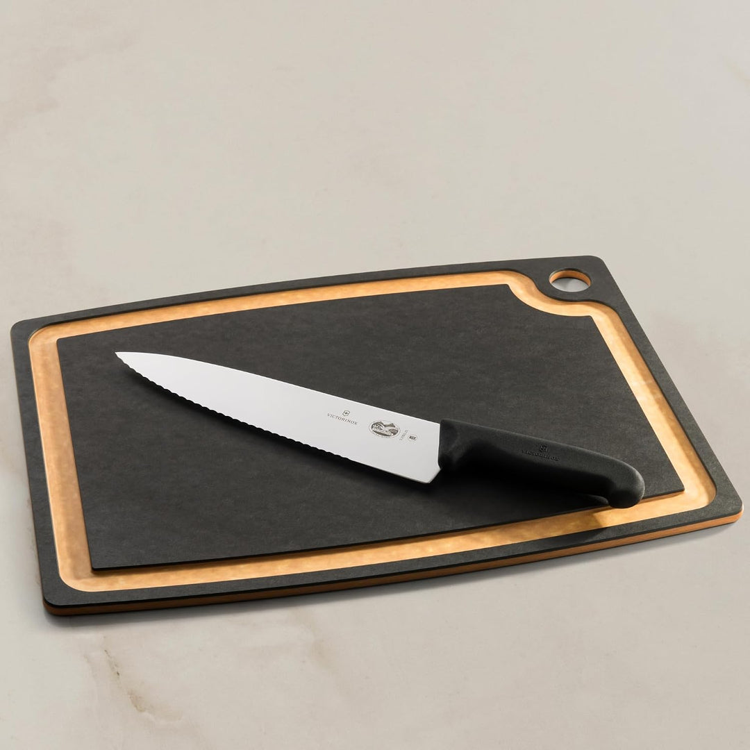 Victorinox Fibrox Kochmesser mit Wellenschliff, Breites Universalmesser für Fleisch, Fisch und Gemüs
