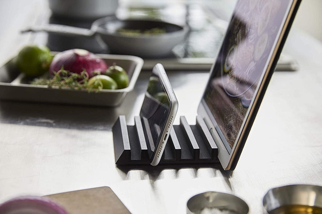Yamazaki 5275 Tower Tablet- & Smartphone-Ständer, schwarz, Aluminium/Silikon, Minimalistisches Desig