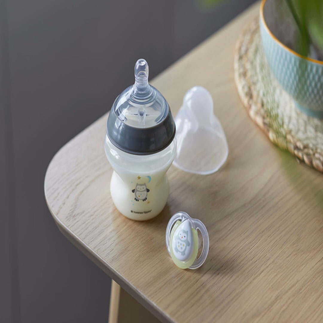 Tommee Tippee Closer to Nature Newborn Baby Bottle Starter Set, Breast-Like Teats with Anti-Colic Va