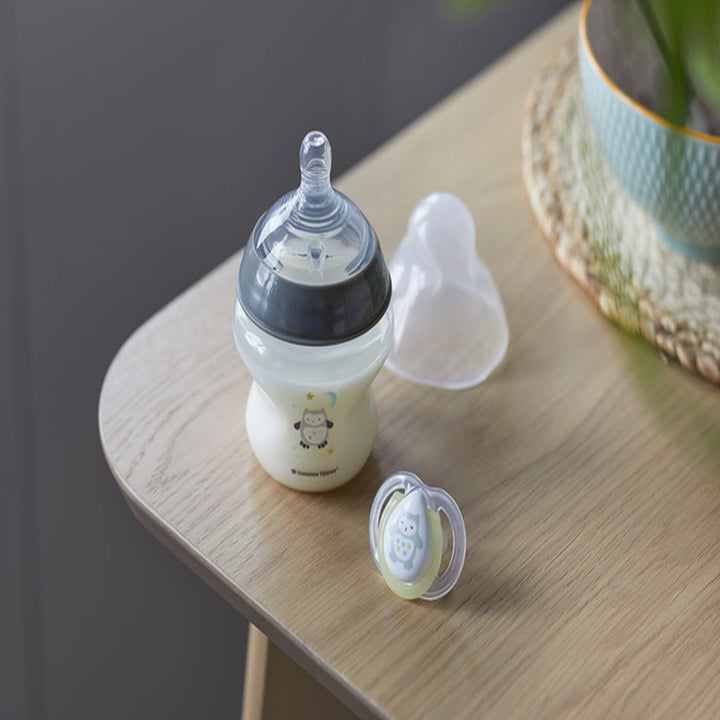 Tommee Tippee Closer to Nature Newborn Baby Bottle Starter Set, Breast-Like Teats with Anti-Colic Va