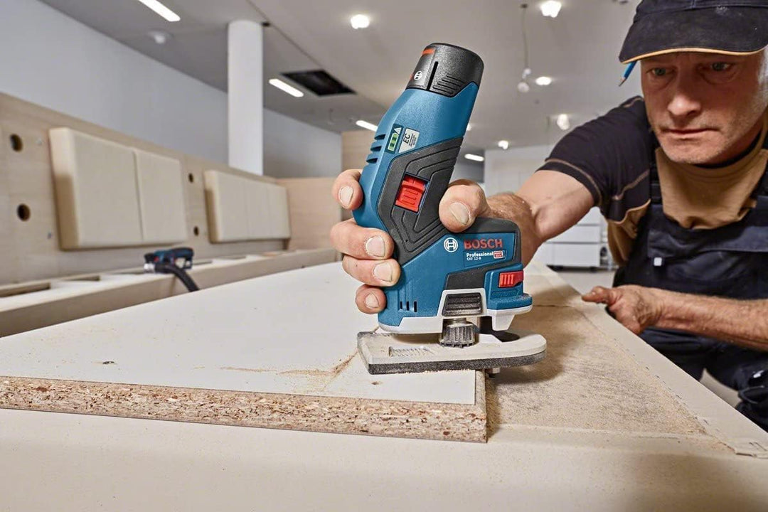 Bosch Professional 12V System Akku Kantenfräse GKF 12V-8 (ohne Akkus und Ladegerät, inkl. Spannzange