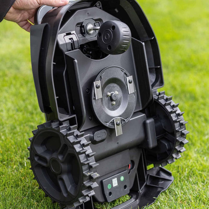 Scheppach Black Edition Rasenmähroboter RRMA500APP brushless | Rasenfläche 500 m² | Schnittbreite 16
