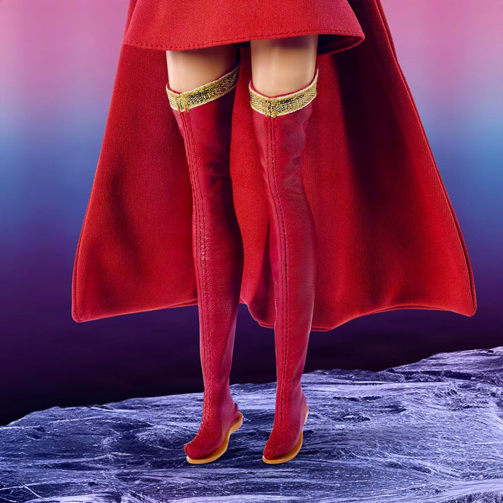 Barbie Signature DC Supergirl Modepuppe, Blond mit Superheldinnen-Kostüm und Cape, Sammlerpuppe in p