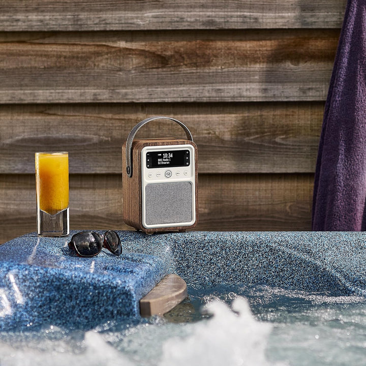 VQ VQ-MONTY-WT Monty Radio w/Bluetooth Wahlnuss