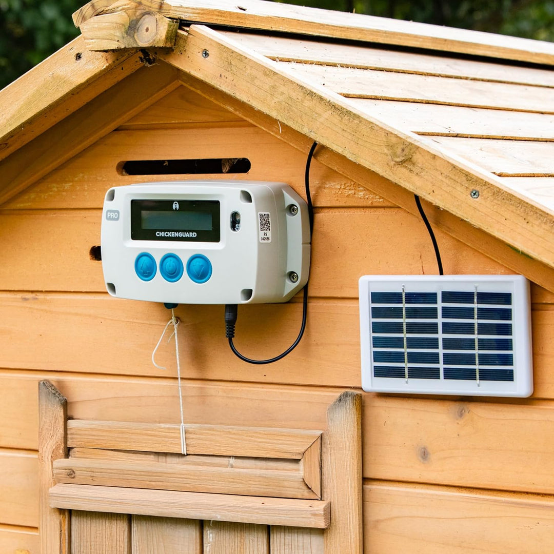ChickenGuard Automatischer Hühnerstall Türöffner, betrieben mit Solarenergie/Batterien/Strom. Timer/