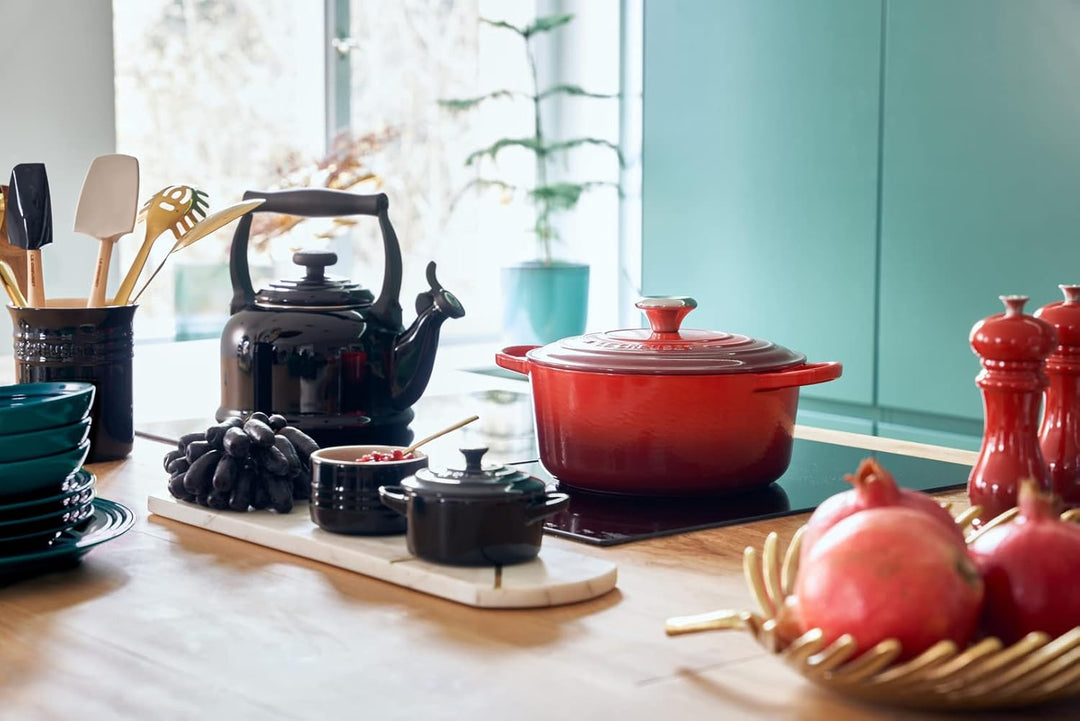 LE CREUSET Mini-Cocotte aus Steinzeug, 200 ml, 10 x 5 cm, Schwarz glänzend, 71901101400000, Schwarz