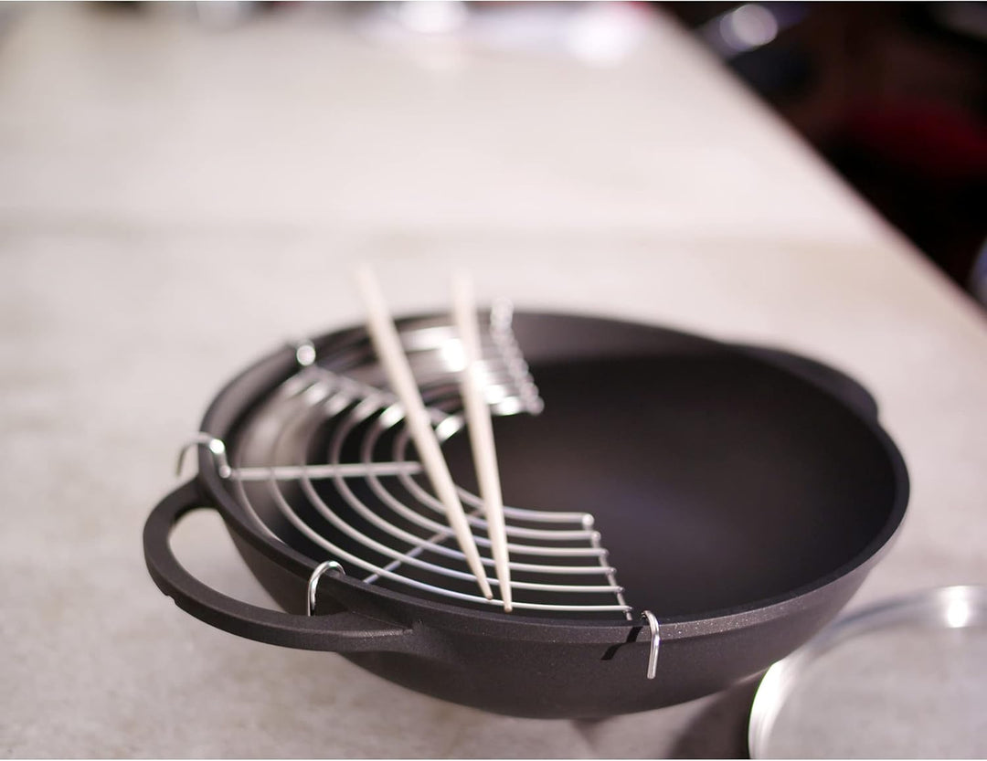 Berndes Classics Wok Bonanza 32 cm, Wokpfanne mit Glasdeckel und Stäbchen, 3-lagiger Antihaftversieg