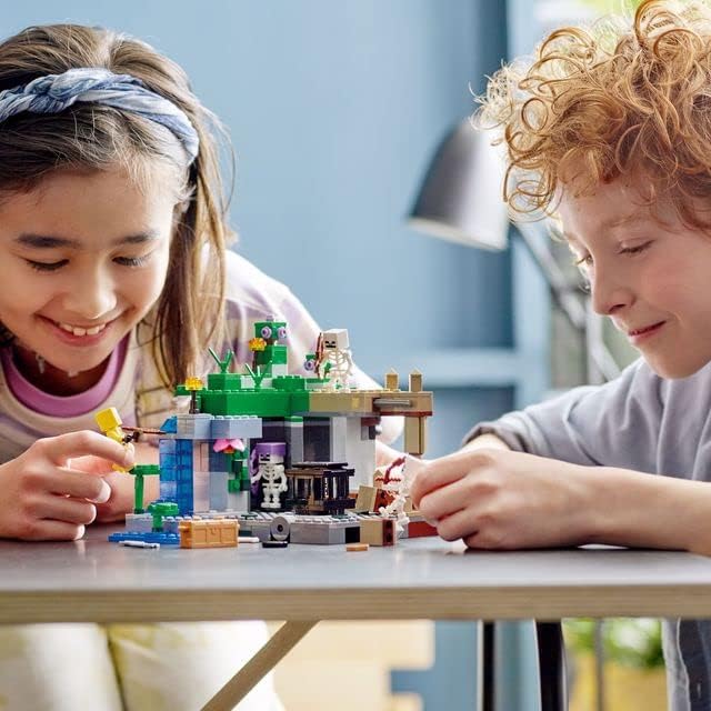 LEGO Minecraft Das Skelettverlies, Set mit Höhlen, Skelettfiguren, feindlichen Kreaturen und Zubehör