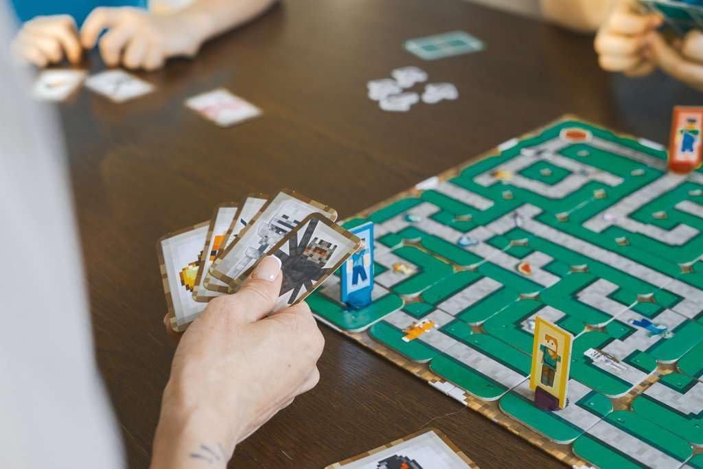 Ravensburger 24684 - Minecraft Labyrinth - Der Spieleklassiker für 2-4 Spieler ab 7 Jahren mit Chara