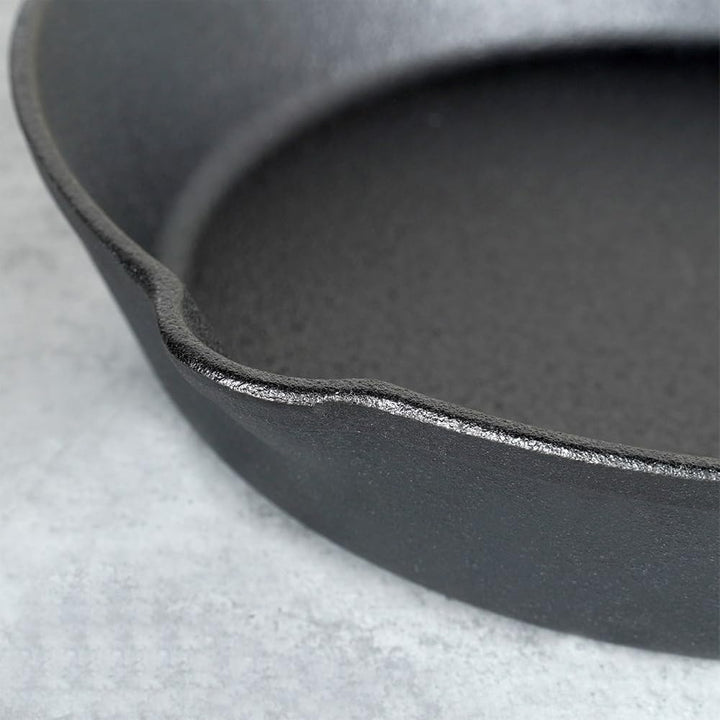 Vilde Gusseisenpfanne Eisenpfanne Grillpfanne aus Gusseisen mit Silikon-Griffschutz CAST LINE 25 cm