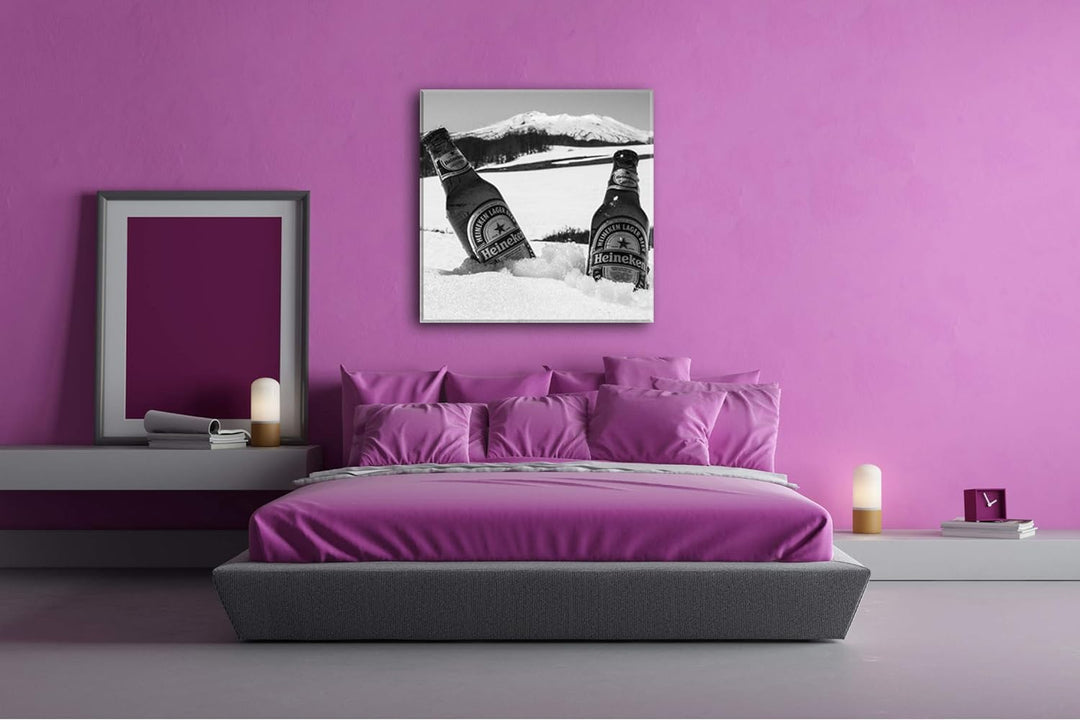 deyoli Zwei eiskalte Biere im Schnee Format: 60x60 Effekt: Schwarz&Weiss als Leinwandbild, Motiv auf