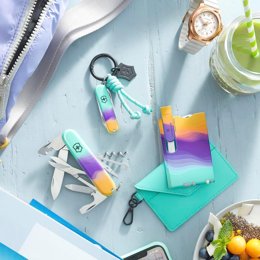Victorinox Taschenmesser Classic SD, 7 Funktionen, Swiss Made, Multitool für Frauen, Schlüsselanhäng