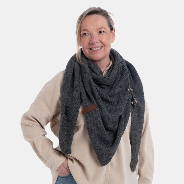 KNIT FACTORY - Dreiecksschal Coco - Damen Strickschal mit Wolle - Umschlagtuch für den Herbst und Wi