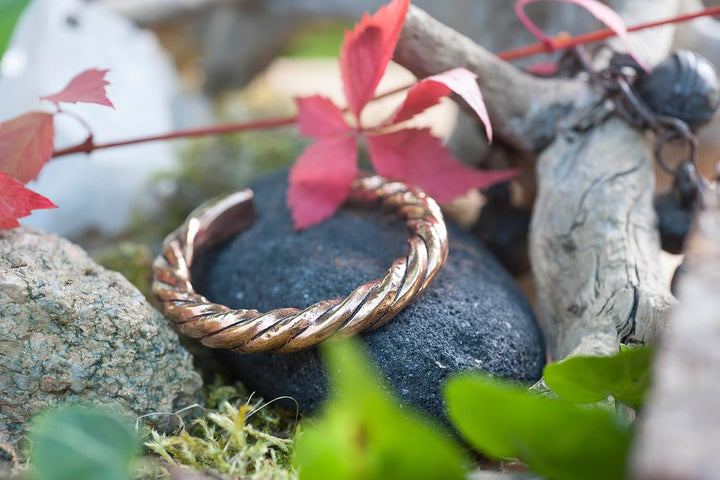 Windalf Skandinavischer Bronze Armreif FRAYA Ø 5.2 cm Gekordelteer Armschmuck Bohemia Keltenschmuck