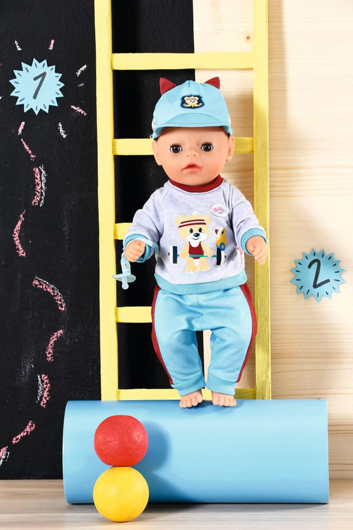 BABY born Little Sport Outfit, Set aus Puppenkleidung mit Kappe, Hose, Shirt und Schnuller, für 36 c