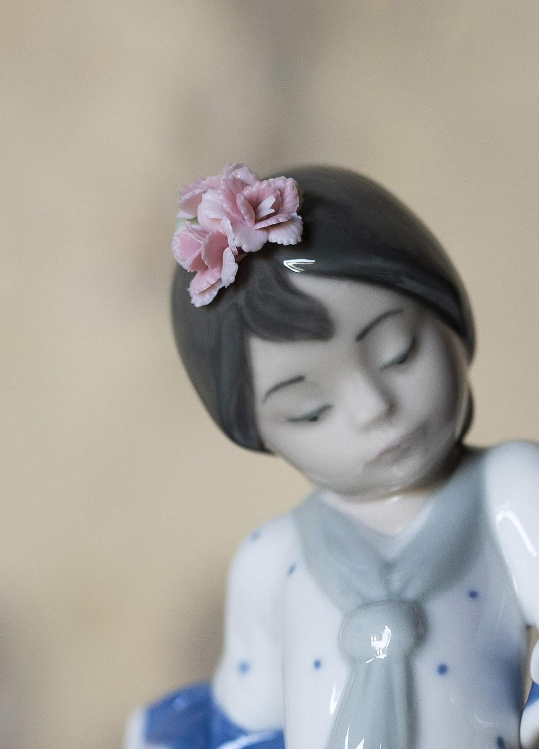 LLADRÓ Mädchen-Figur Kleine Tänzerin Mit Gesenkten Armen. Flamenco. Porzellan.