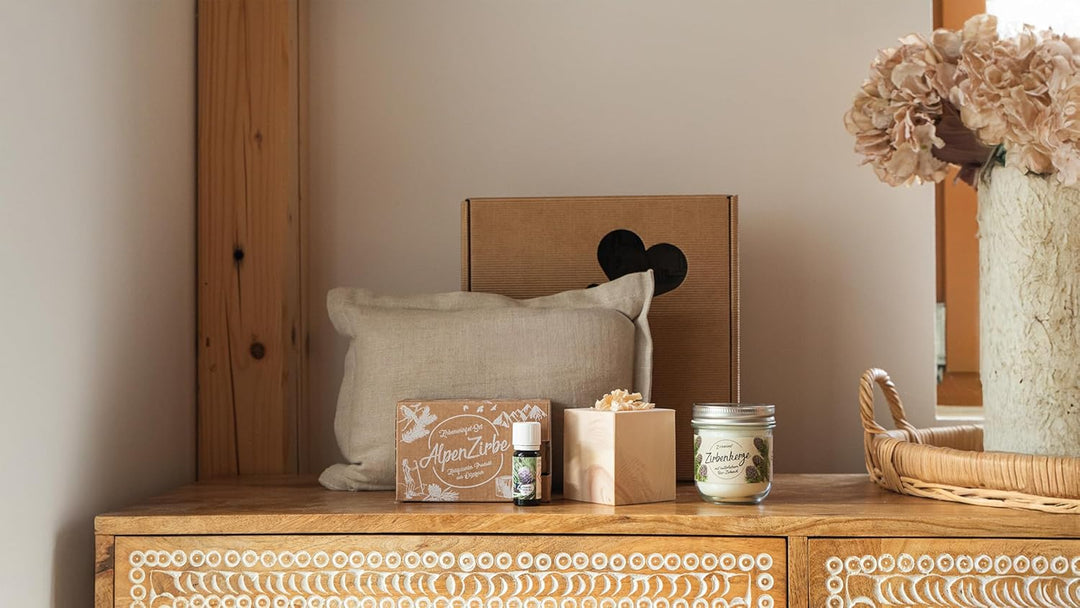 Zirben Erlebnis Geschenksbox Nr.5: Bio-Zirbenkissen mit ZirbenWürfel-Set und Zirbenduftkerze