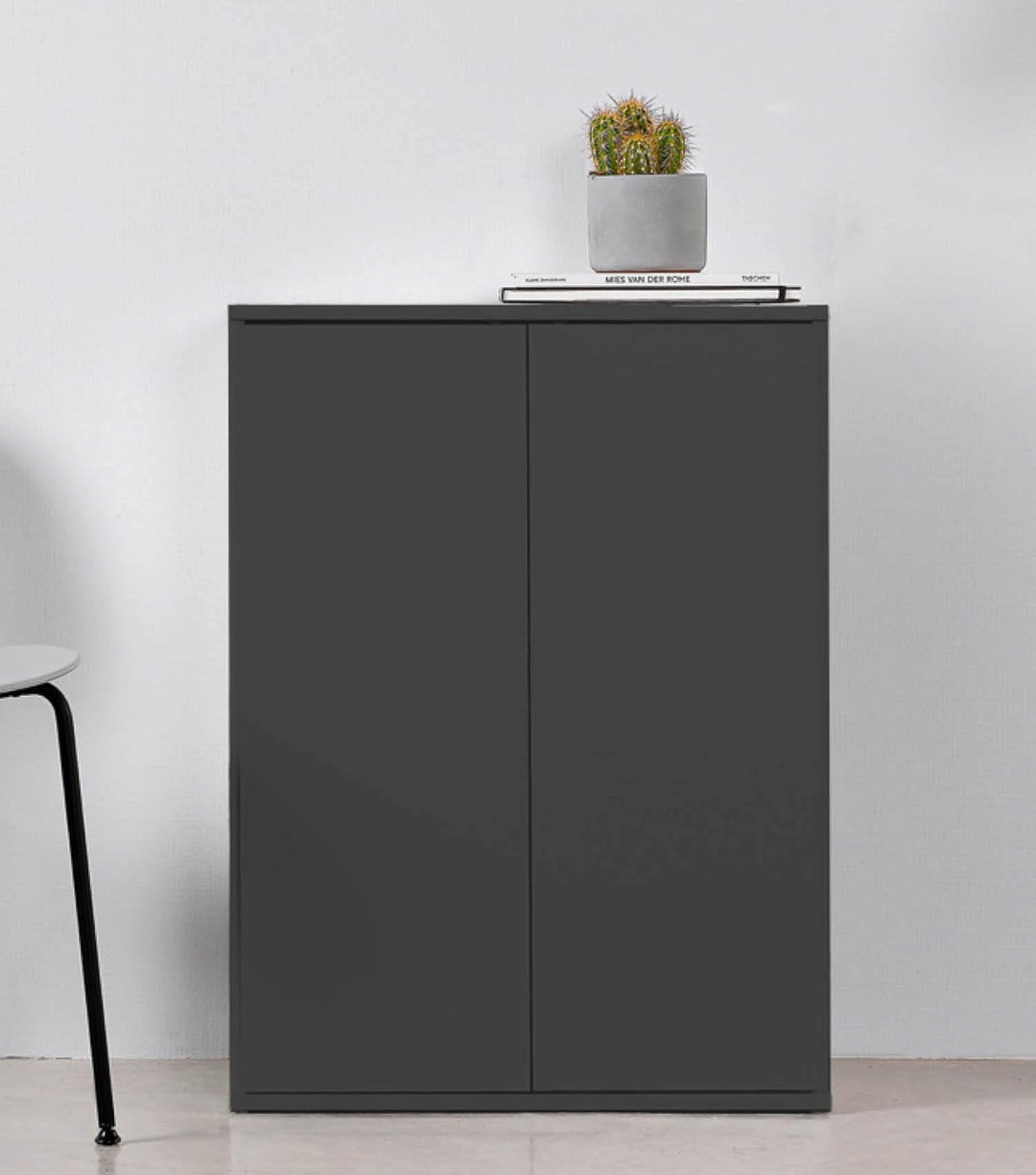 mokebo® Mehrzweckschrank 60 cm Breite 'Der Kurze', Schrank schmal, Schuhschrank in Schwarz, Aktensch