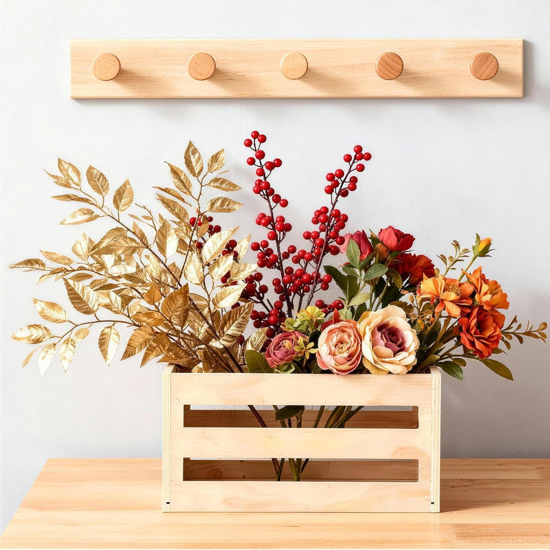 Babyparty Geschenk mit Holz | Praktischer Baby Aufbewahrungskorb mit 6 Holzhaken &amp; Kunstblumengirlan