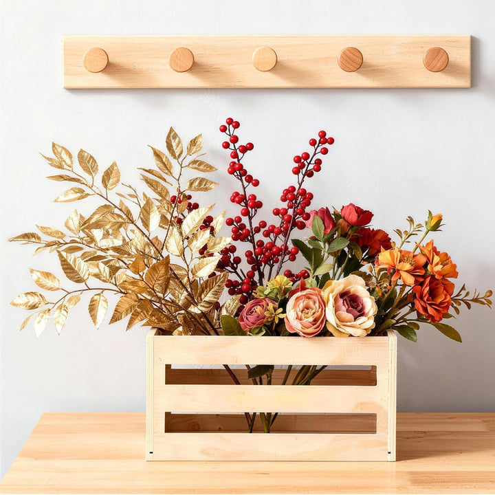 Babyparty Geschenk mit Holz | Praktischer Baby Aufbewahrungskorb mit 6 Holzhaken &amp; Kunstblumengirlan