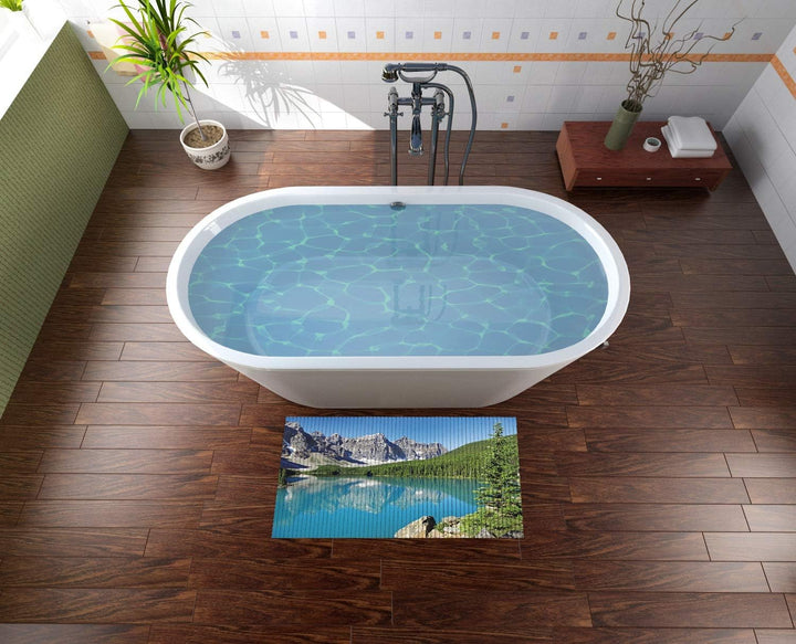 Wallario Duschmatte Antirutschmatte Badmatte Fussmatte Tiefblauer See mit Bergpanorama und Wäldern K