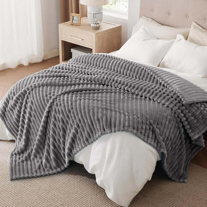 BEDSURE kuscheldecke 220x240 für Zimmer Deko - Tagesdecke, Wolldecke & Fleecedecke, Sofadecke, Weich