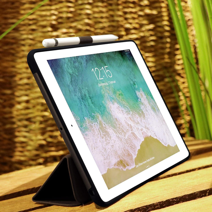 KMP GreenNu Schutzhülle/Klapphülle passend für iPad 9,7“ 2017/2018 – braun - 100% recyclebar – ohne