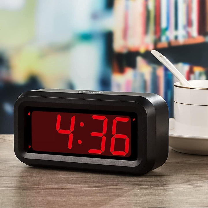 KWANWA Schreibtisch/Nachttisch/Wand Digital LED Alarm Uhr mit Big 3 cm LED Time Display, AA Batterie