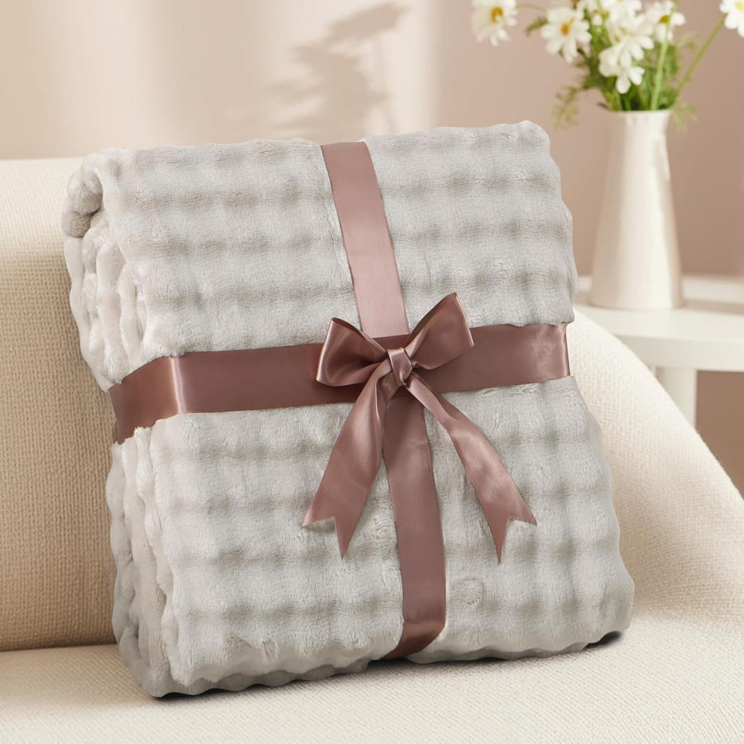 RUIKASI Bubble Decke Kuscheldecke Flauschig Beige - 150x200cm Sofadecke & Couchdecke aus Plüsch, War