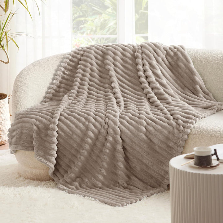 BEDSURE Kuscheldecke für Zimmer Deko - Wolldecke & Fleecedecke, Sofadecke, Weiche Warme Grobe Kordde