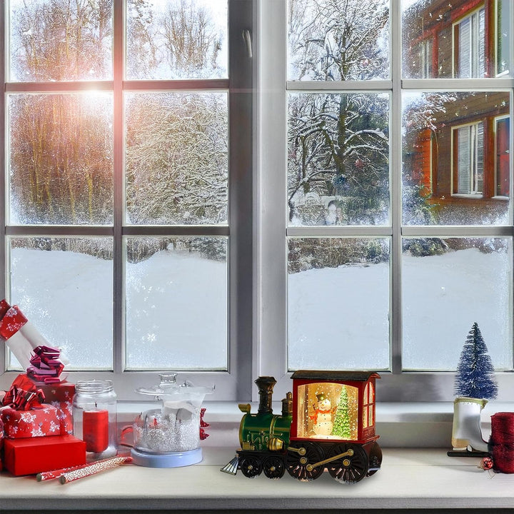 Schneekugel im Winterzug | beleuchtete Weihnachtszug Schneekugel | Winterurlaub Weihnachtszug Schnee