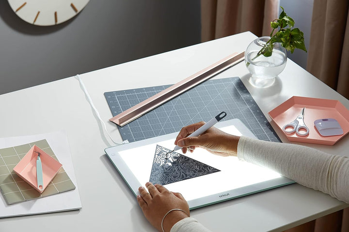 Cricut BrightPad Go | Kabellose LED-Lichtbox | 29,2 cm x 22,8 cm | 5 Helligkeitseinstellungen, bis z