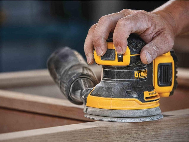 DeWalt DCW210P2-QW - Lijadora Rotorbital sin escobillas XR 18V con 2 baterías Li-Ion 5,0Ah, Silber