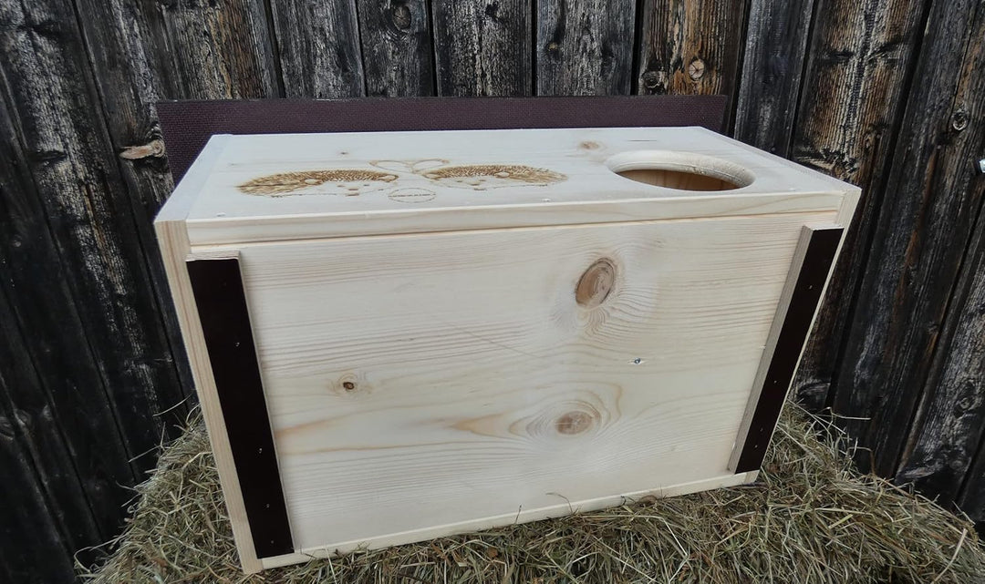 Premium Igelhaus 62cm x 40cm x 29cm Igelhotel 20mm Vollholz Winterfest Kein Bausatz: Labyrintheingan