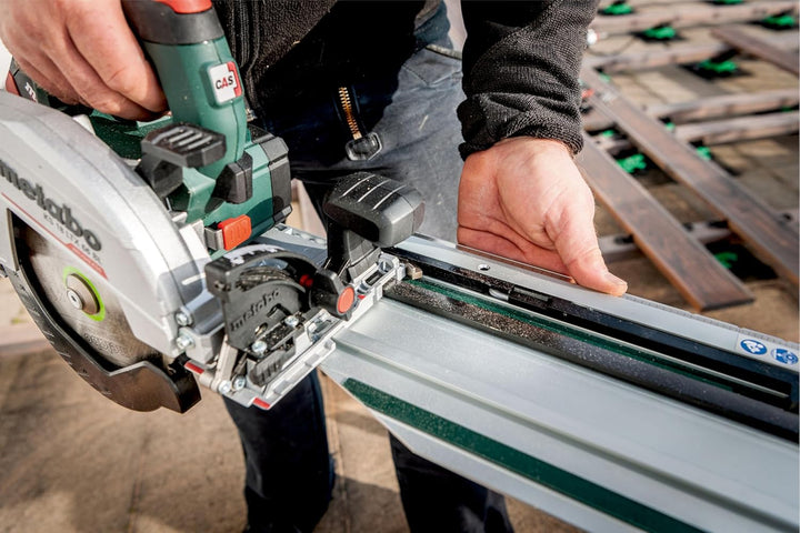 metabo Kappschiene KFS 30 - Präzise Kappschnitte, Winkel bis 60°, rutschfest, splitterfrei, integrie
