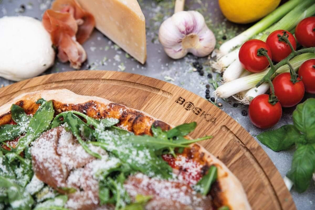 Boska Pizzabrett Friends L/Servierbrett aus Eichenholz/Pizza, Tapas und andere Speisen/Praktische Au