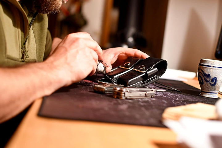 Lederholster für Leatherman und andere Multitools zum Tragen am Gürtel, Platz für Bit Kit und Extend