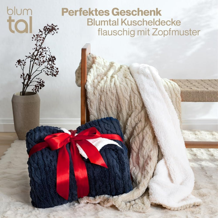 Blumtal Kuscheldecke 130x150 cm mit Zopfstrick-Optik - Oeko-TEX zertifizierte Mikrofaser Fleecedecke